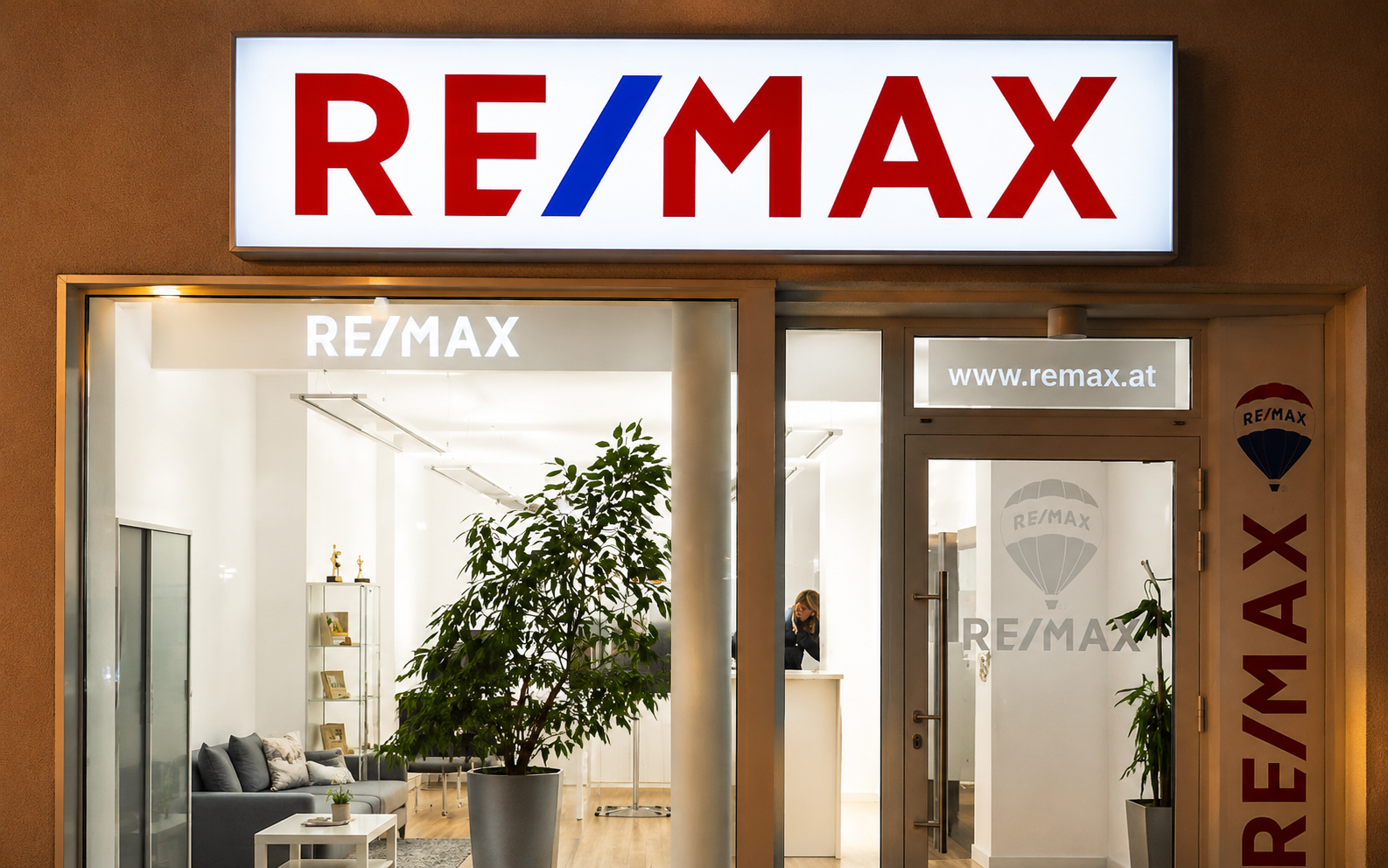 RE/MAX Leuchtschild