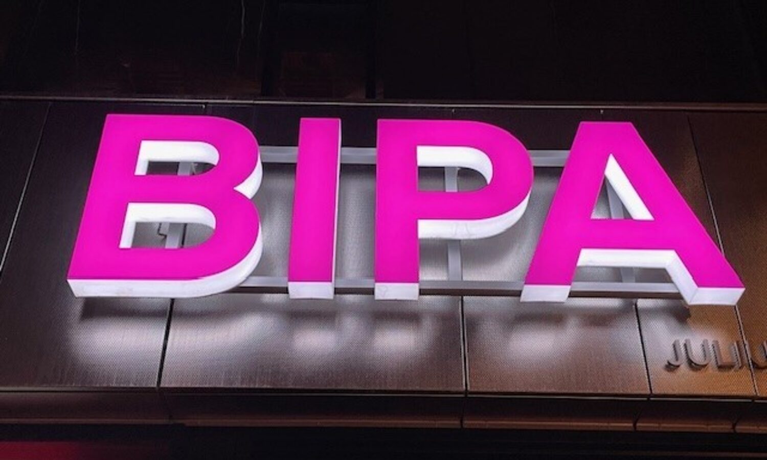 Einzelbuchstaben Bipa – pinke Frontleuchter
