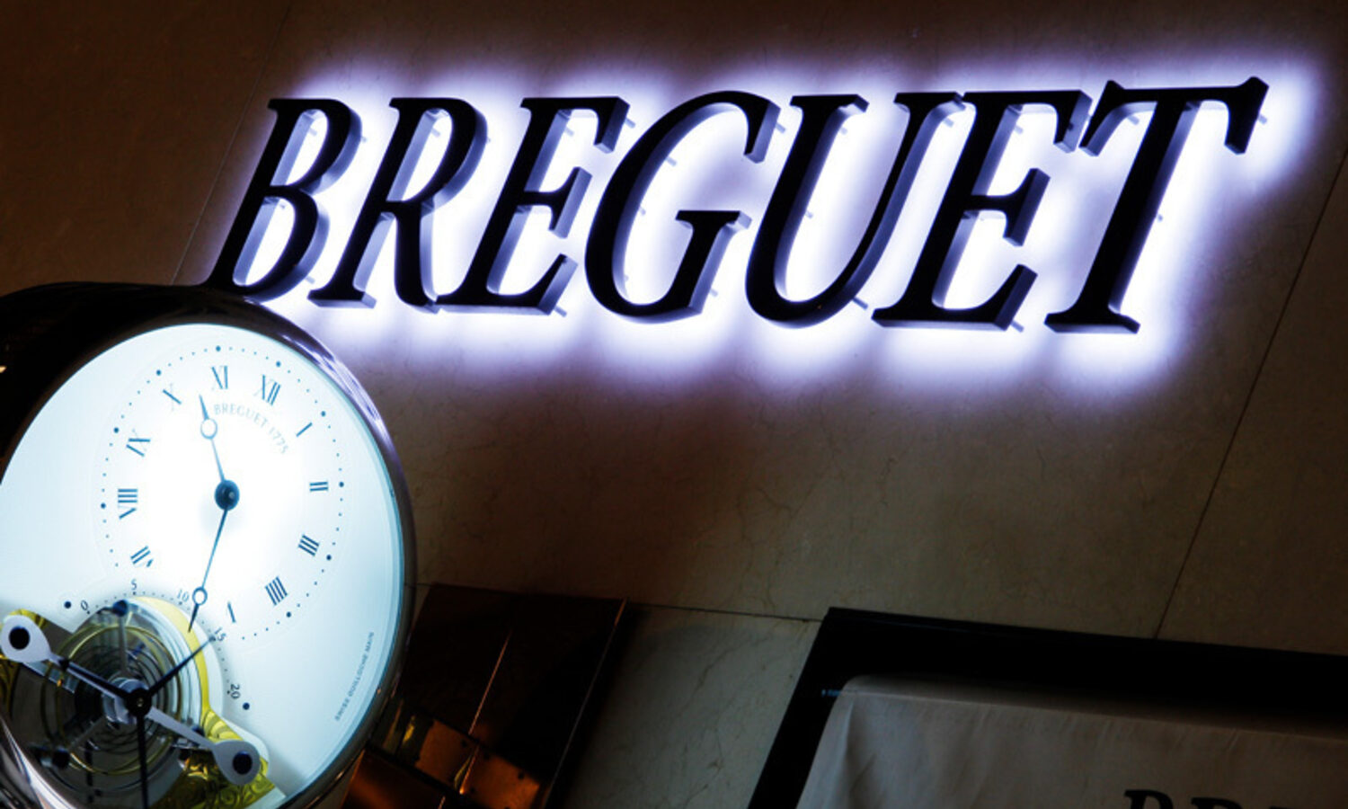 Einzelbuchstaben Breguet – Rückleuchter mit Halo-Effekt