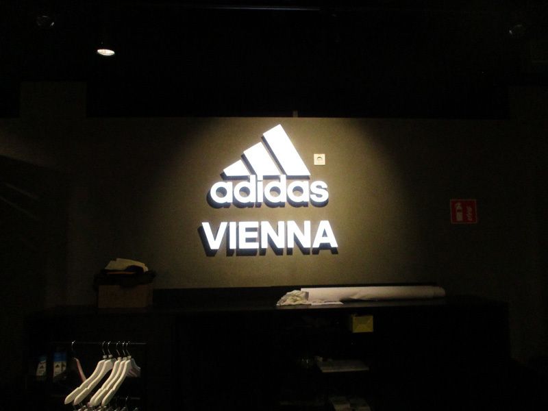adidas Vienna superflacher Front- und Rückleuchter