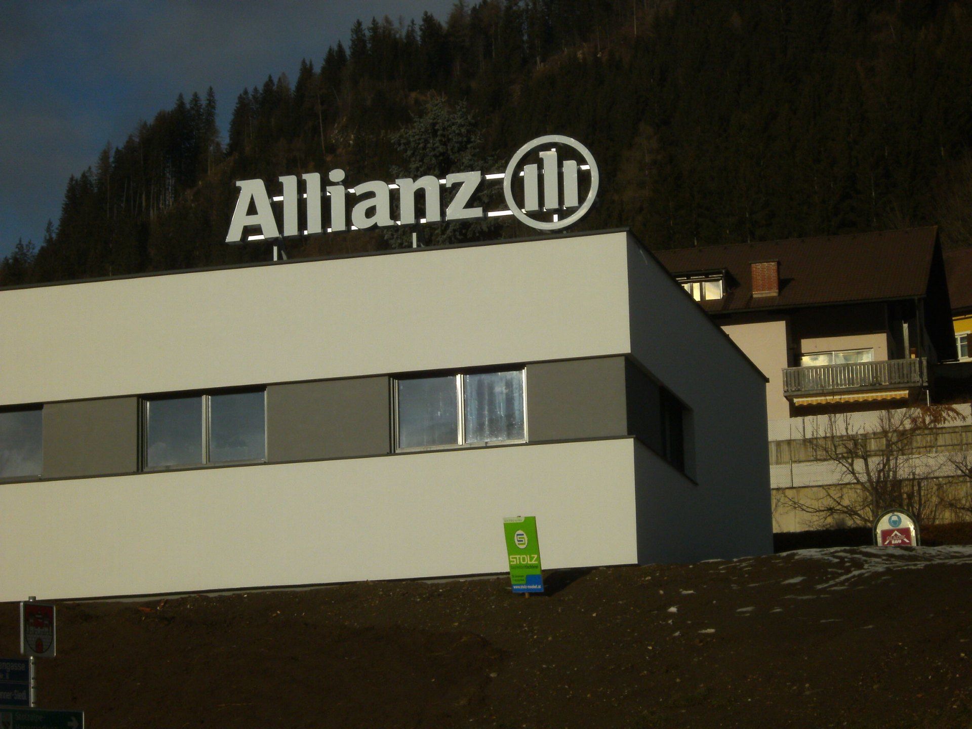 Allianz Einzelbuchstaben Dachschrift mit Logo