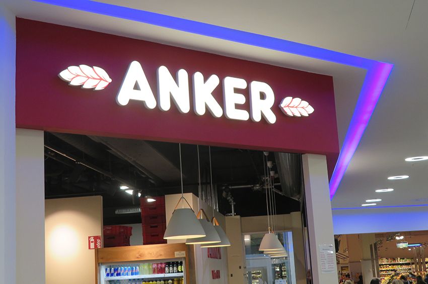ANKER Bäckerei superflacher Frontleuchter weiß auf rot