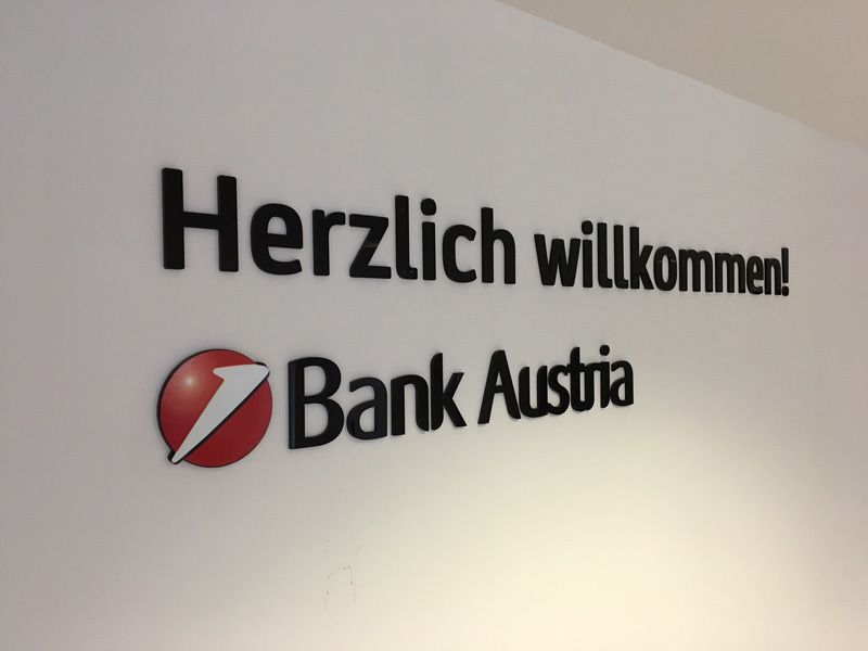 Bank Austria unbeleuchtete Acrylglasschrift Herzlich willkommen