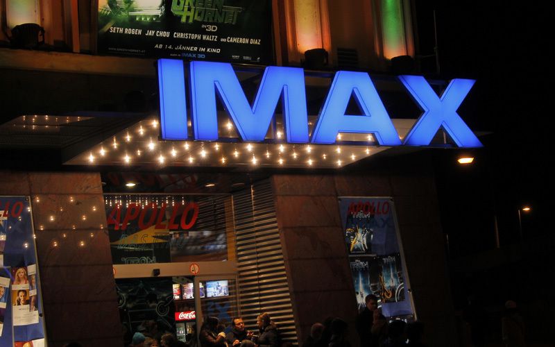 IMAX Apollo Kino Einzelbuchstaben blau leuchtend