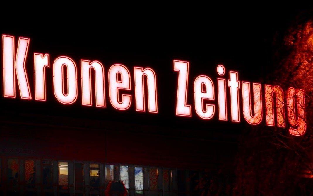 Kronen Zeitung Frontleuchter mit Neon-Kontur