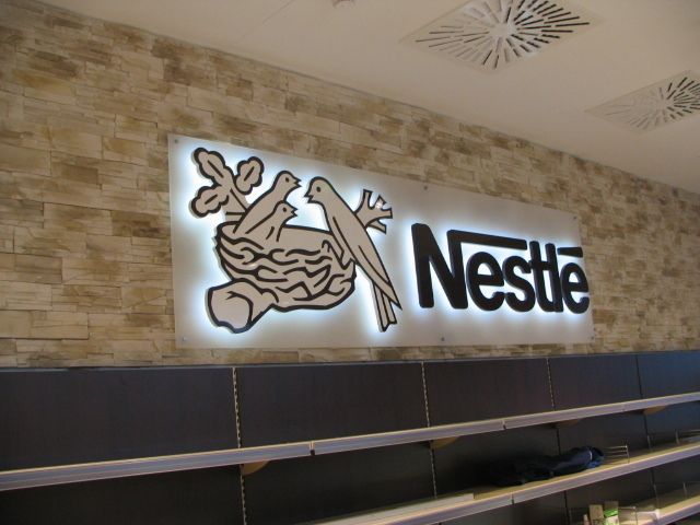 Nestlé Logo Rückleuchter Einzelbuchstaben