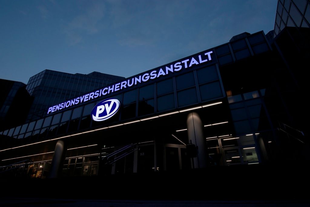 Pensionsversicherungsanstalt Einzelbuchstaben mit ovalem Spannfolienschild
