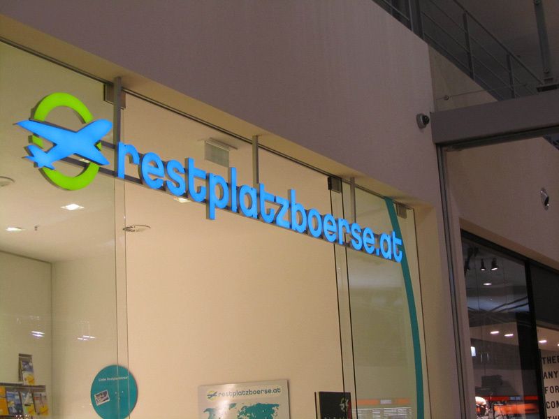 restplatzboerse.at superflacher Frontleuchter blau