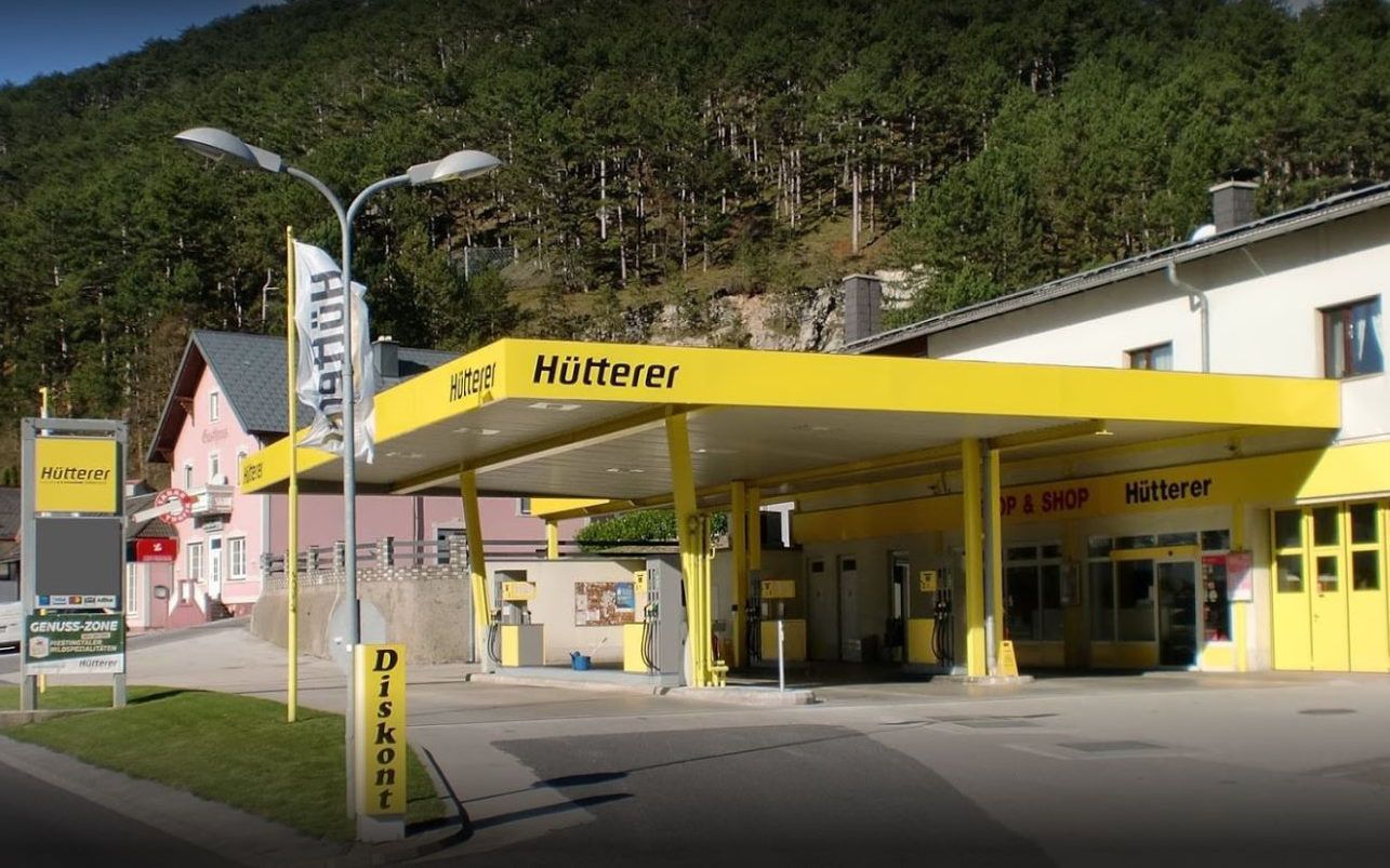 Hütterer Tankstelle Fassadenband