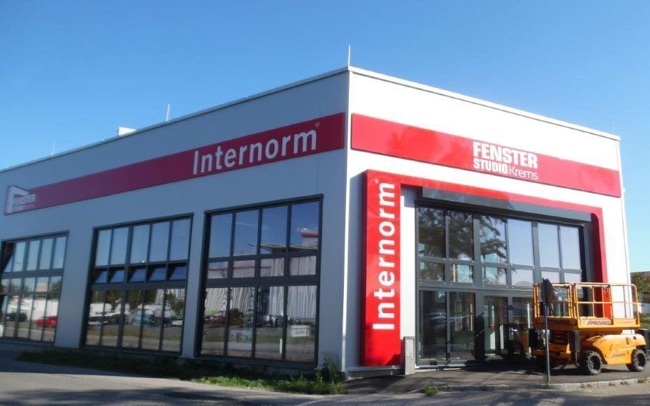Internorm Fensterstudio Krems Fassadenband