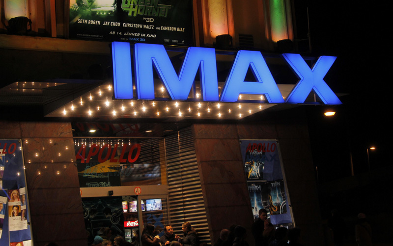 Front- und Seitenleuchter IMAX – blaue beleuchtete Buchstaben