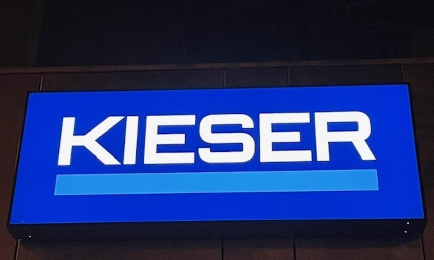 Leuchtschild Kieser – beleuchteter Kasten