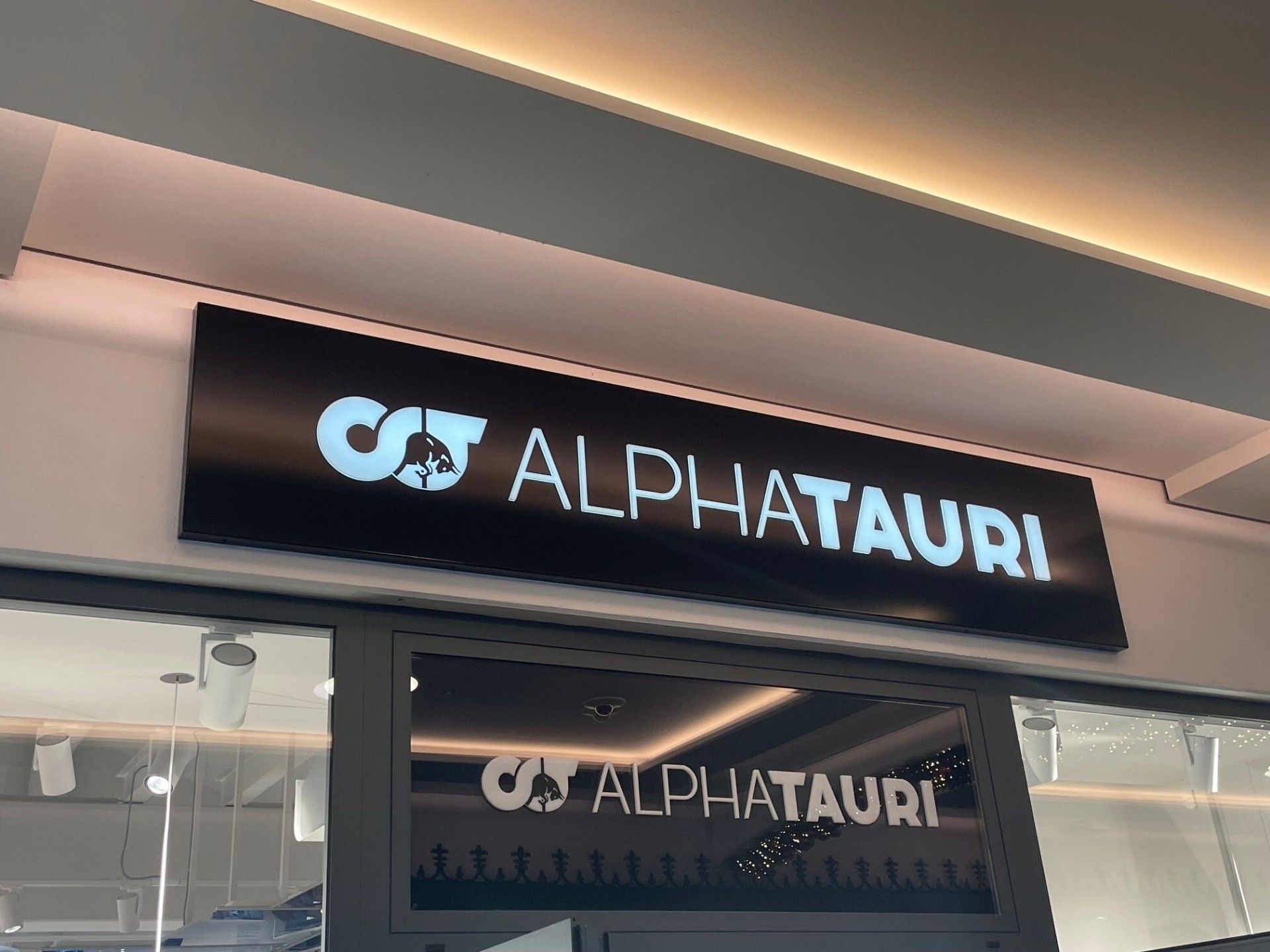 AlphaTauri Leuchtschild