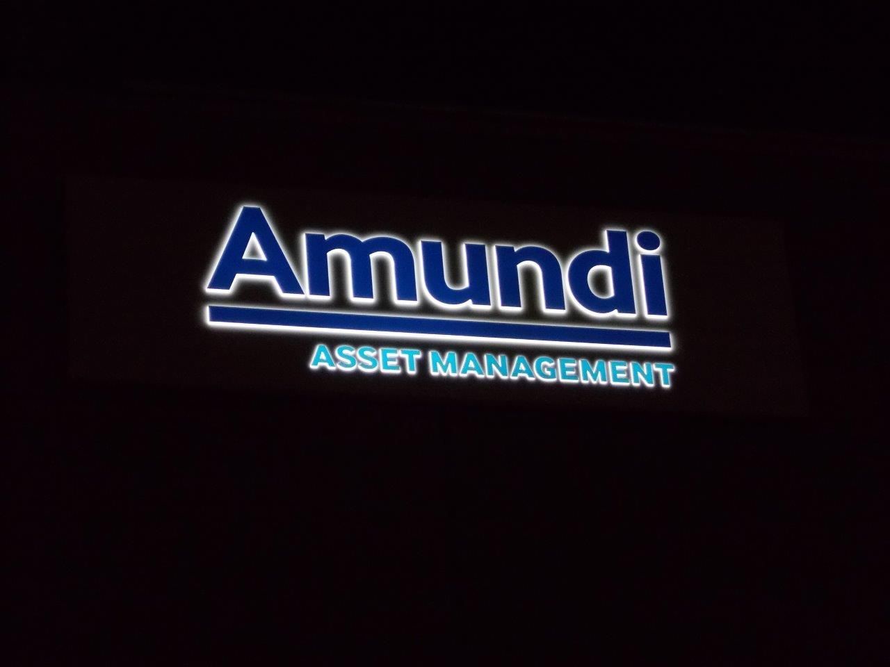 Amundi Asset Management Leuchtschild Nacht