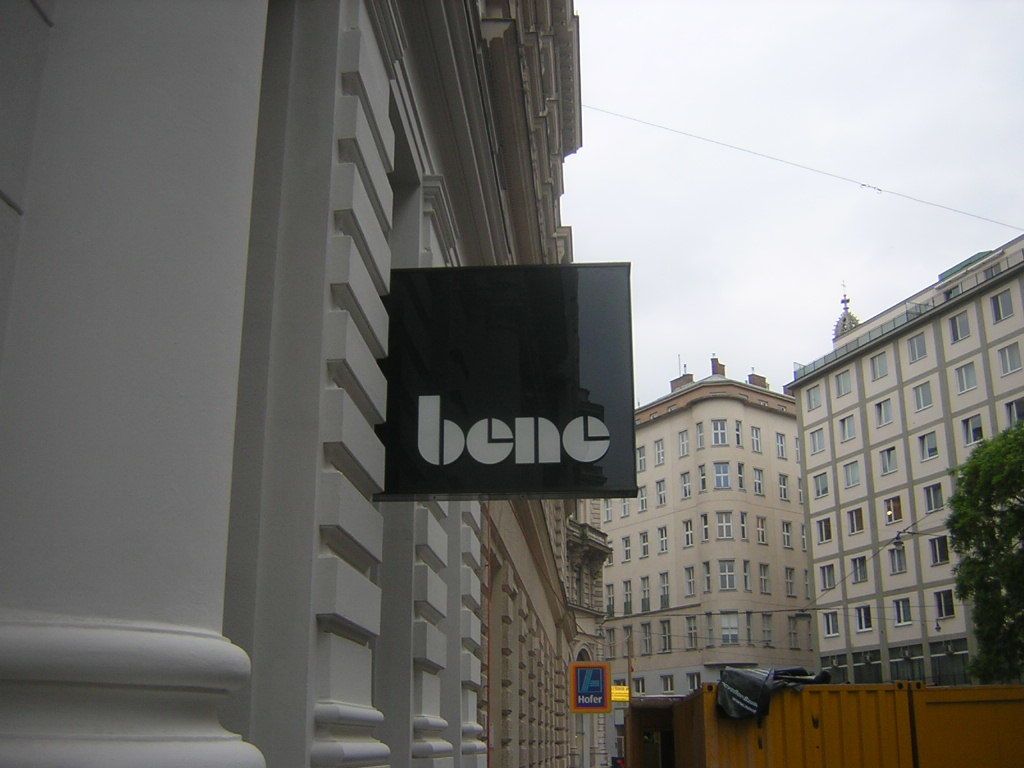 bene Leuchtschild Fahnenausleger