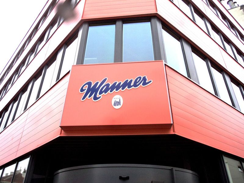 Manner Eckleuchtschild Wien