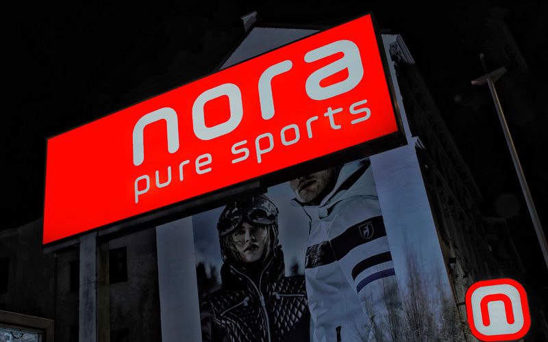nora pure sports Leuchtschild groß