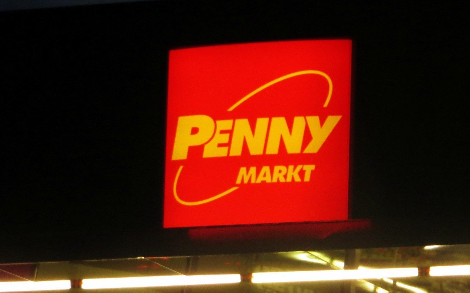 PENNY Markt Leuchtschild Nacht
