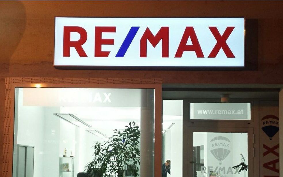 RE/MAX Leuchtschild