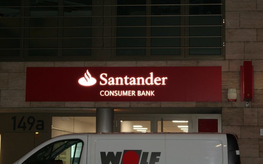 Santander Consumer Bank Leuchtschild