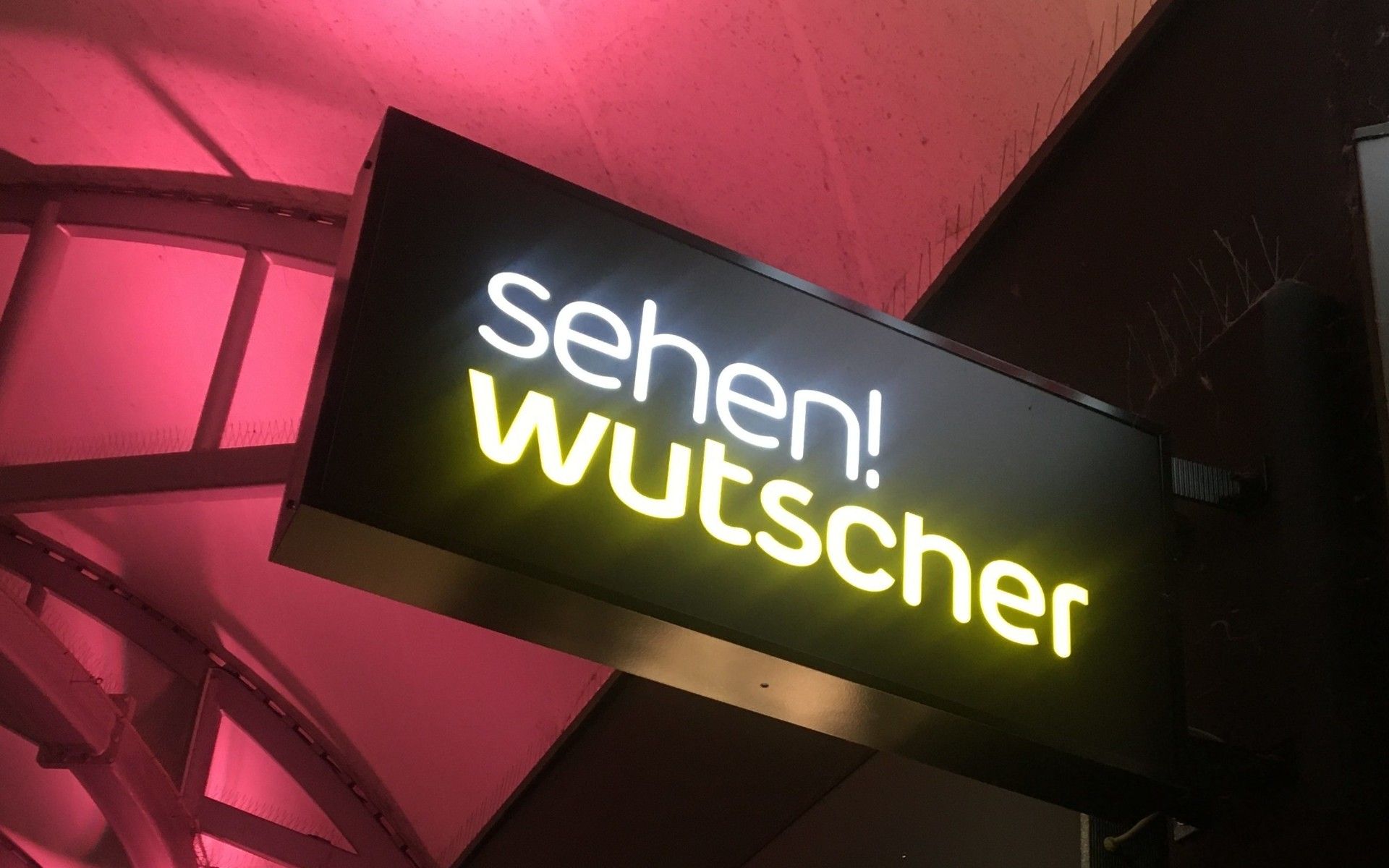 sehen!wutscher Hängeleuchtschild