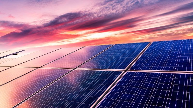 Solaranlage auf dem Dach der Produktionsstätte