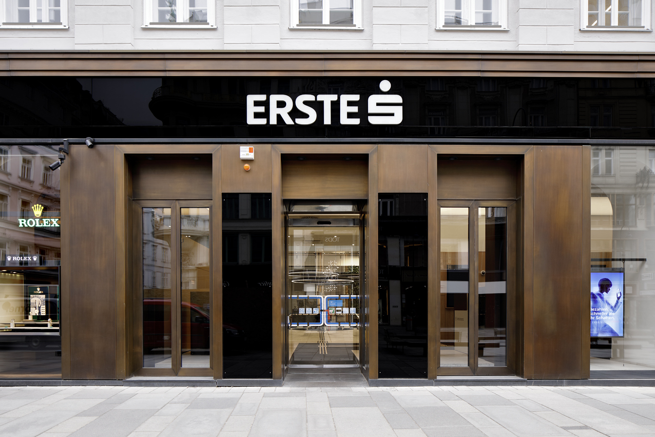 ERSTE Bank Filiale am Wiener Graben – Eingangsbereich mit Sondergestaltung der CI