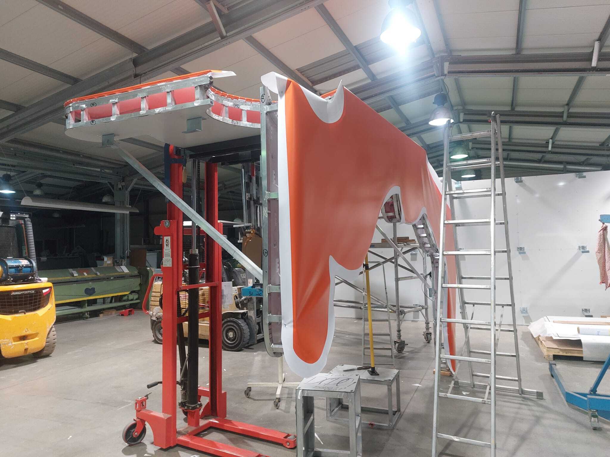Hasenöhrl – Lackierte Bauteile vor der Montage