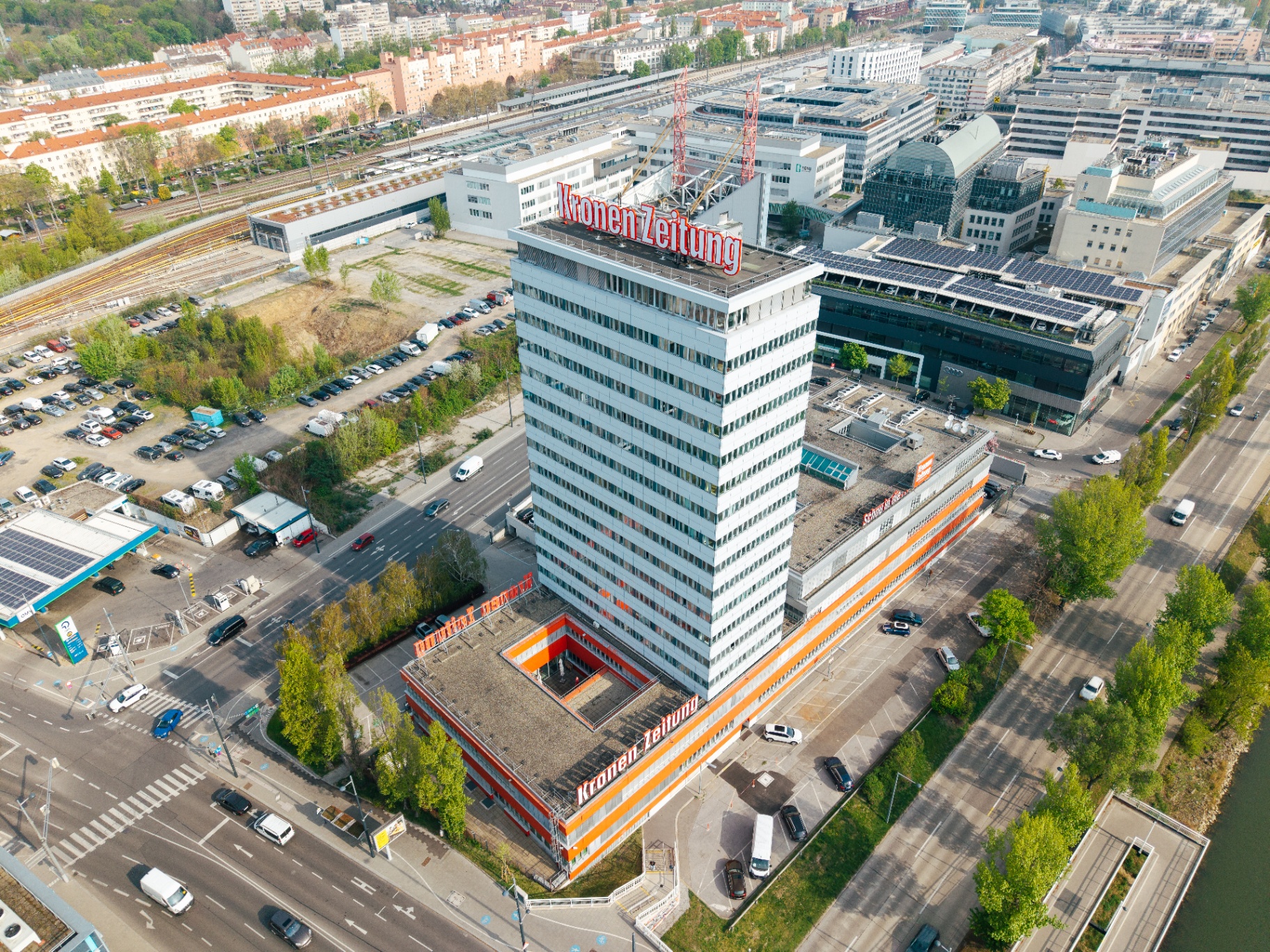 KRONE Hochhaus aus der Luft – Bestandsanlage vor der Umrüstung