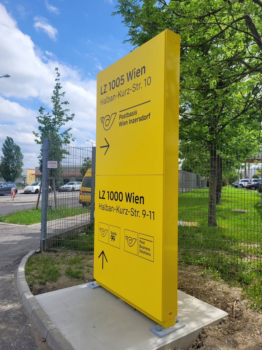 Pylon Post AG mit LZ 1005 und LZ 1000 Wien im Außenbereich