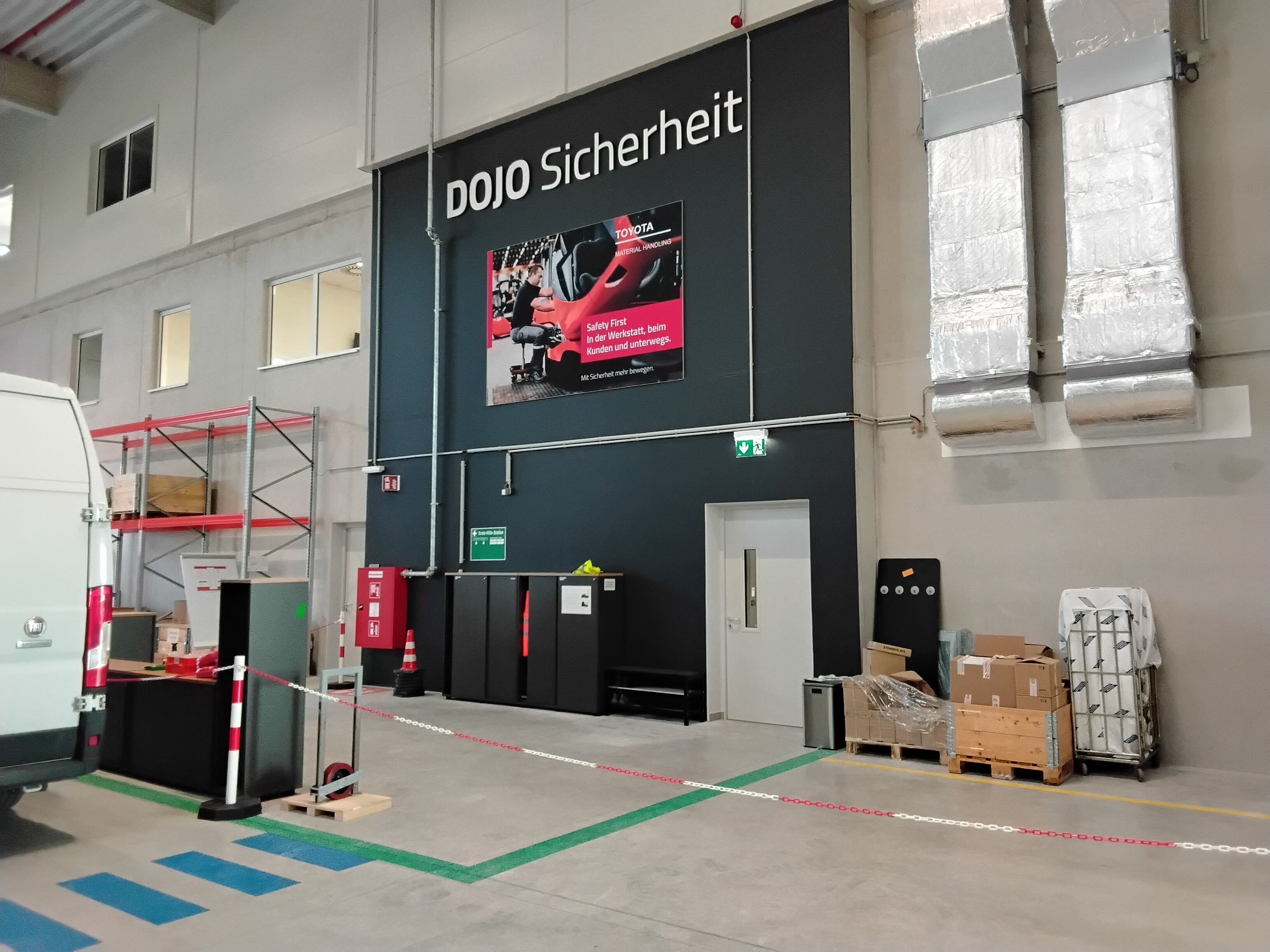 TOYOTA Innenbereich – DOJO Sicherheit, Spannrahmenlösungen