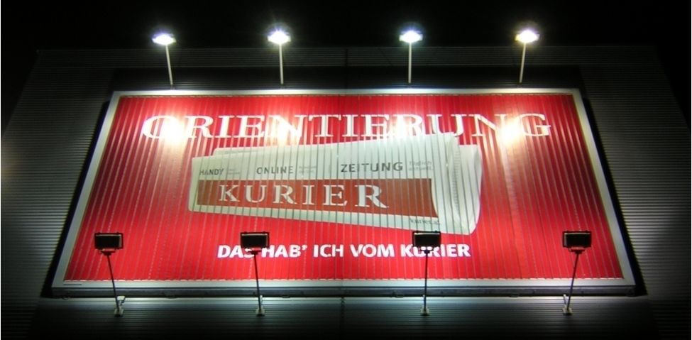 Kurier Großflächen-Leuchtschild