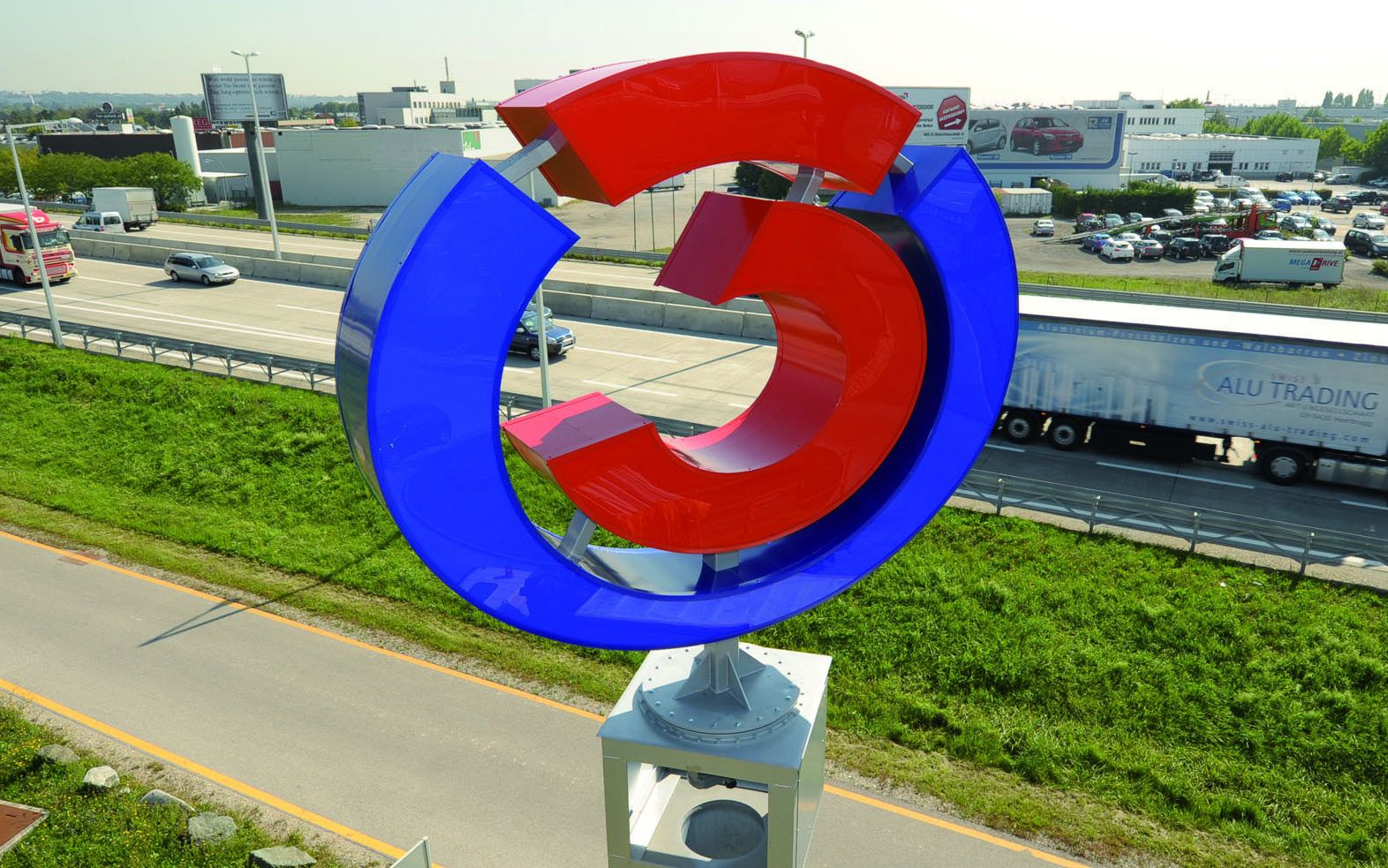 Ö3 Logo auf Turm an der Autobahn