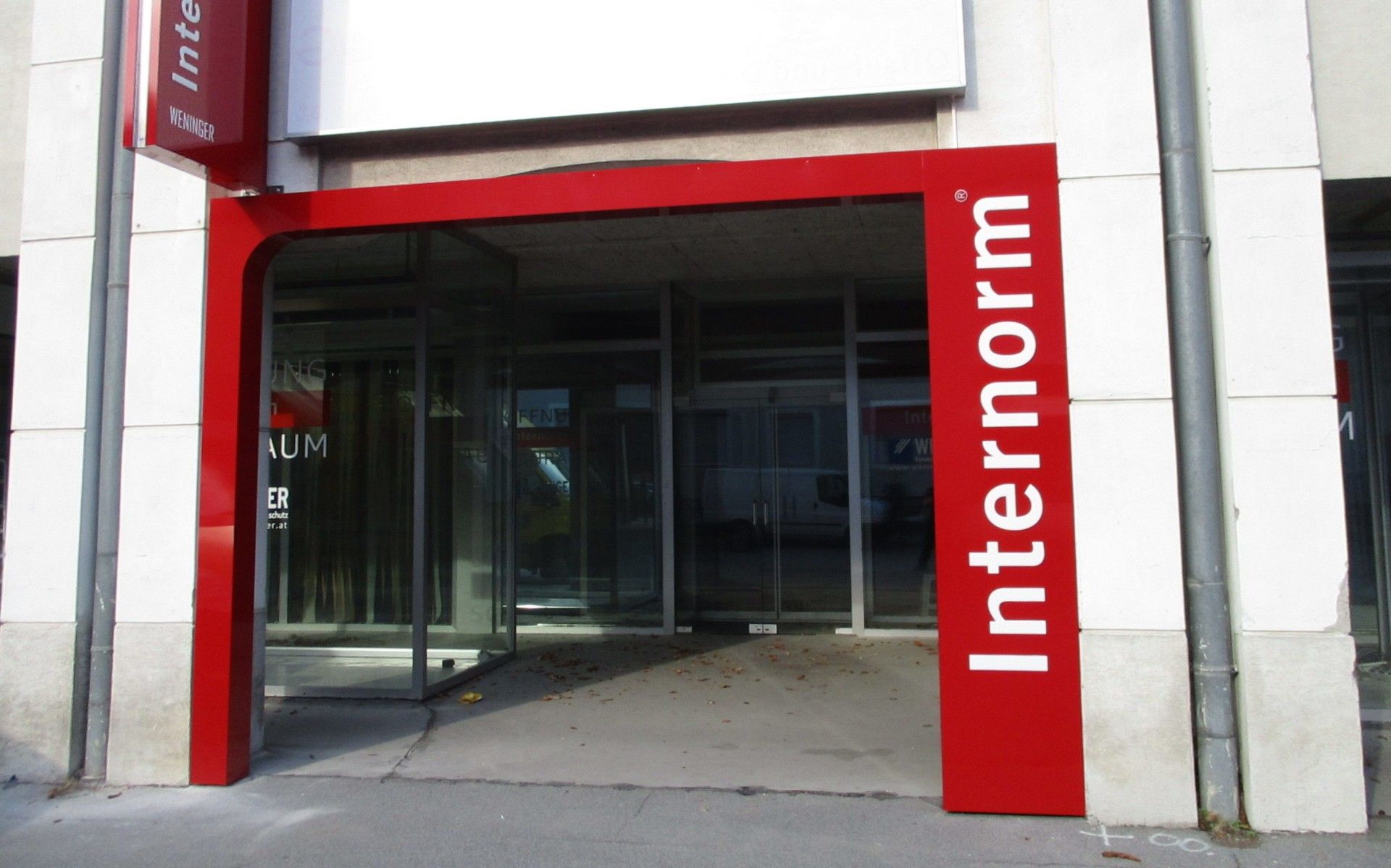 Internorm Torbogen mit Durchsteckbuchstaben
