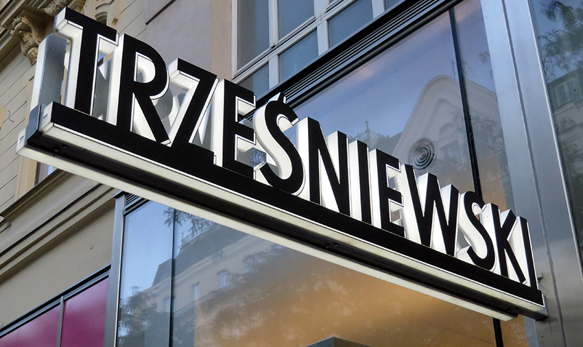 Front- und Seitenleuchter Trzesniewski – beleuchteter Schriftzug